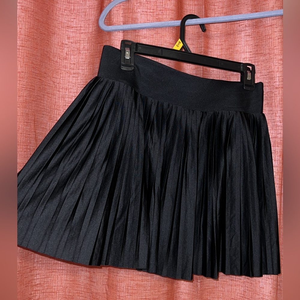 Black pleated tennis skirt